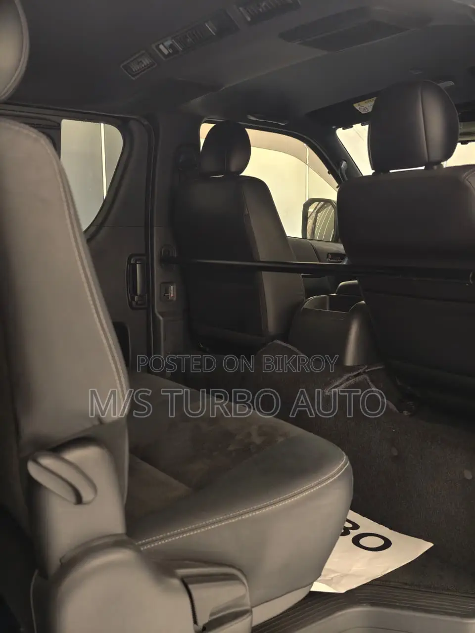 Toyota HiAce 2021 Black