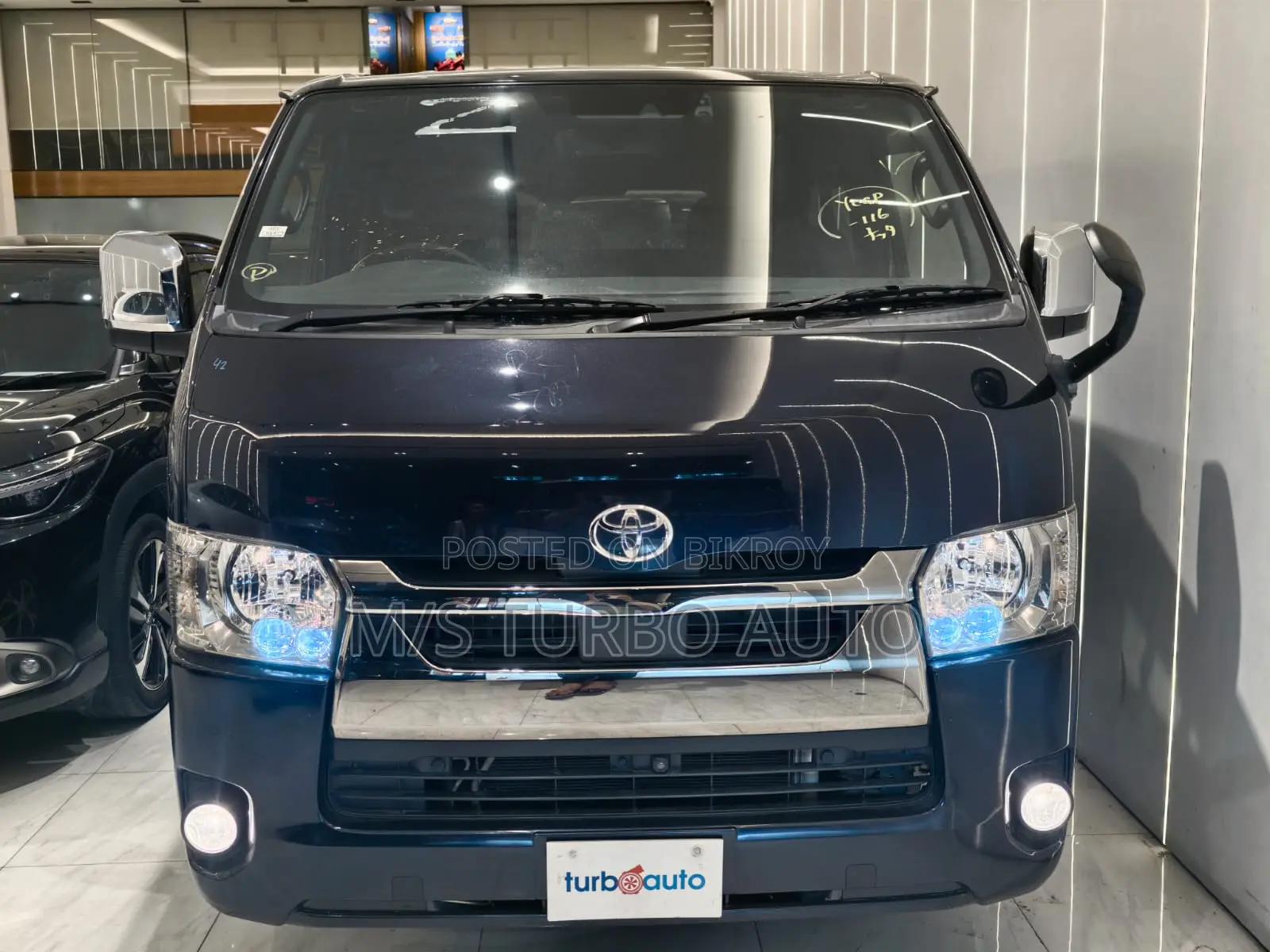 Toyota HiAce 2021 Black