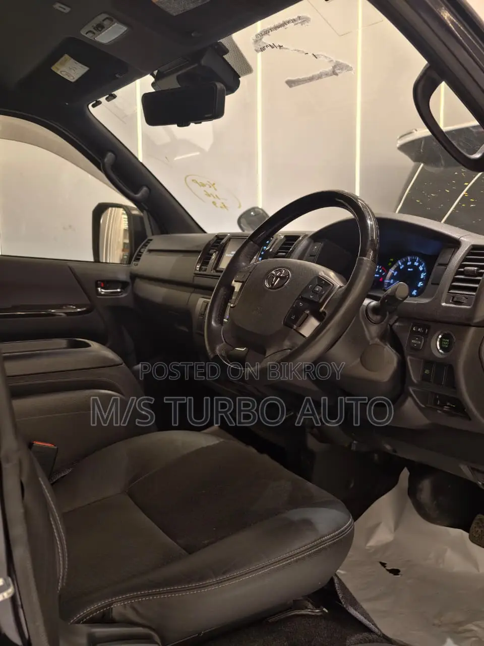 Toyota HiAce 2021 Black