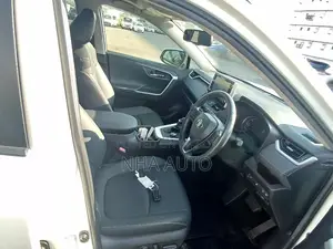 Toyota RAV4 2021 Pearl