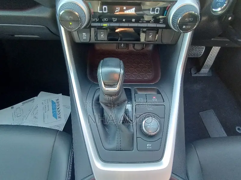 Toyota RAV4 2021 Pearl