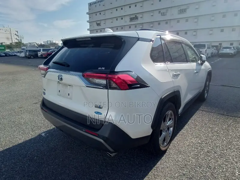 Toyota RAV4 2021 Pearl