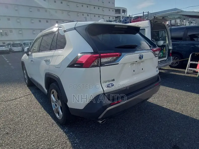 Toyota RAV4 2021 Pearl