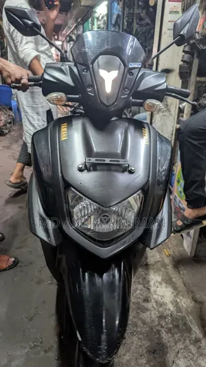 ইয়ামাহা ২০২১ ব্ল্যাক