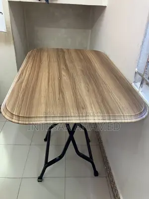 ফোল্ডেবল টেবিল