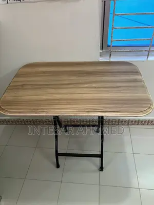 ফোল্ডেবল টেবিল