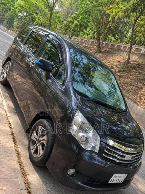 টয়োটা নোয়া ২.০ ১৪৩এইচপি এফডব্লিউডি (৮ সিটার) ২০১২ কালো