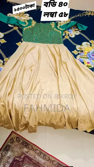 ফ্রেশ কন্ডিশন কোনো ত্রুটি নেই গাউন