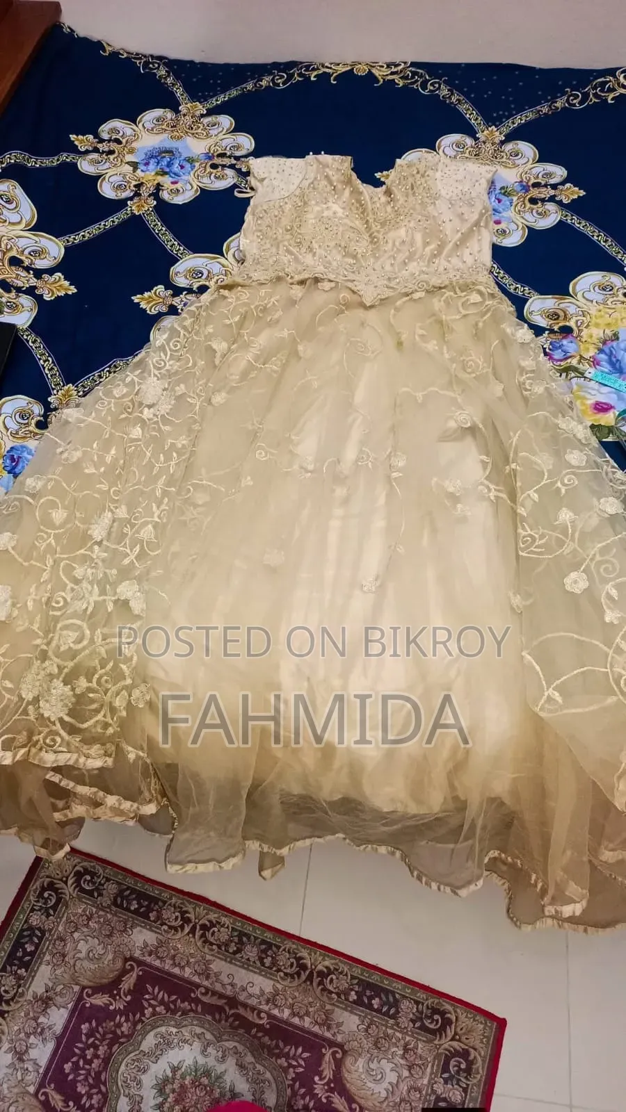 ফ্রেশ কন্ডিশন কোনো ত্রুটি নেই গাউন