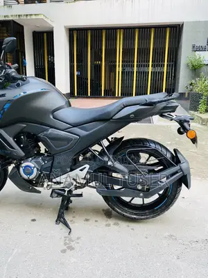ইয়ামাহা এফজেডএস ভি৪ ২০২৬ কালো