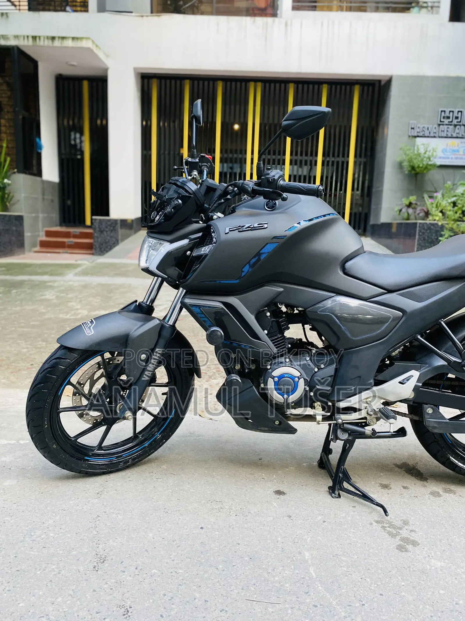 ইয়ামাহা এফজেডএস ভি৪ ২০২৬ কালো