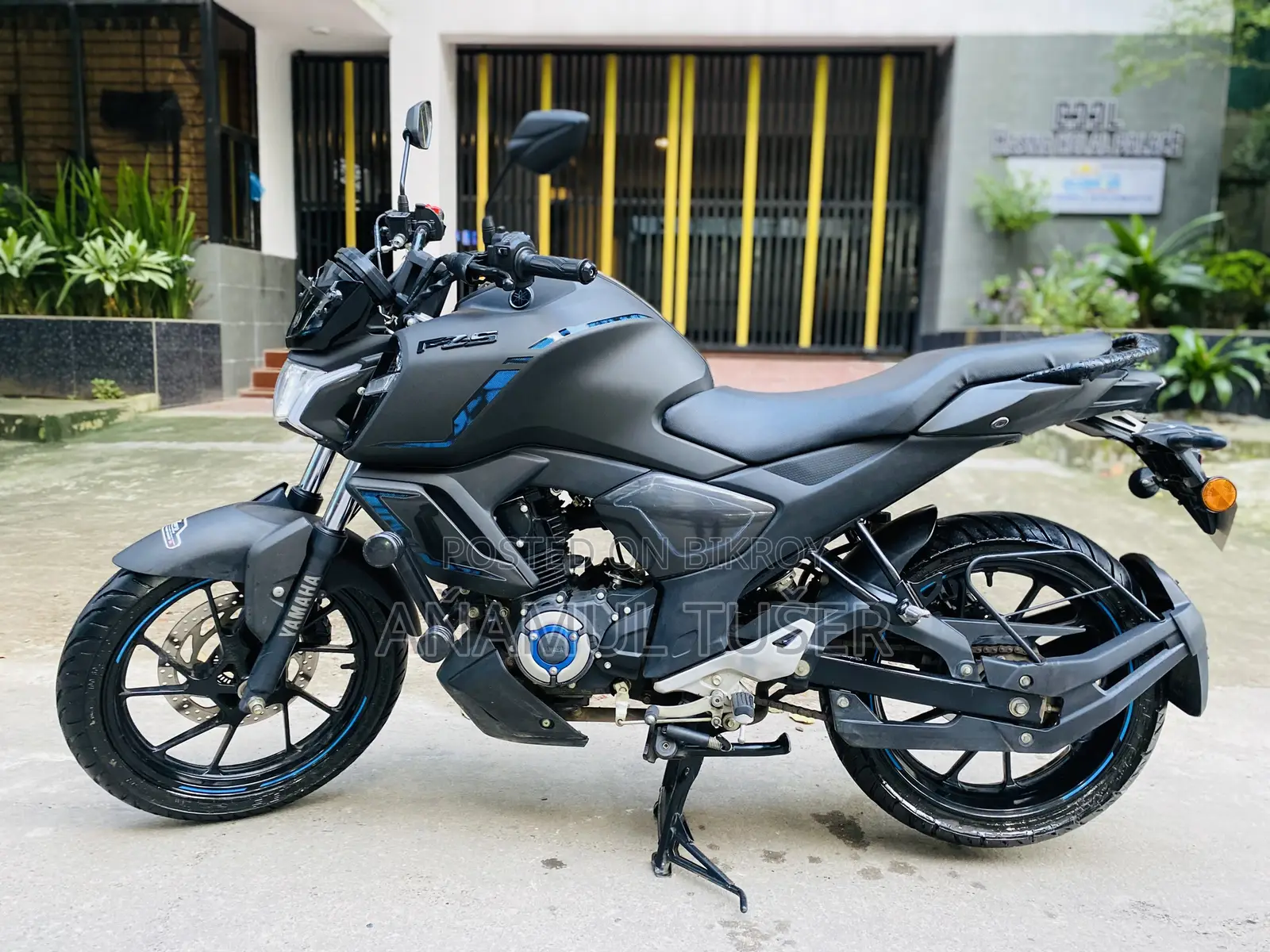 ইয়ামাহা এফজেডএস ভি৪ ২০২৬ কালো
