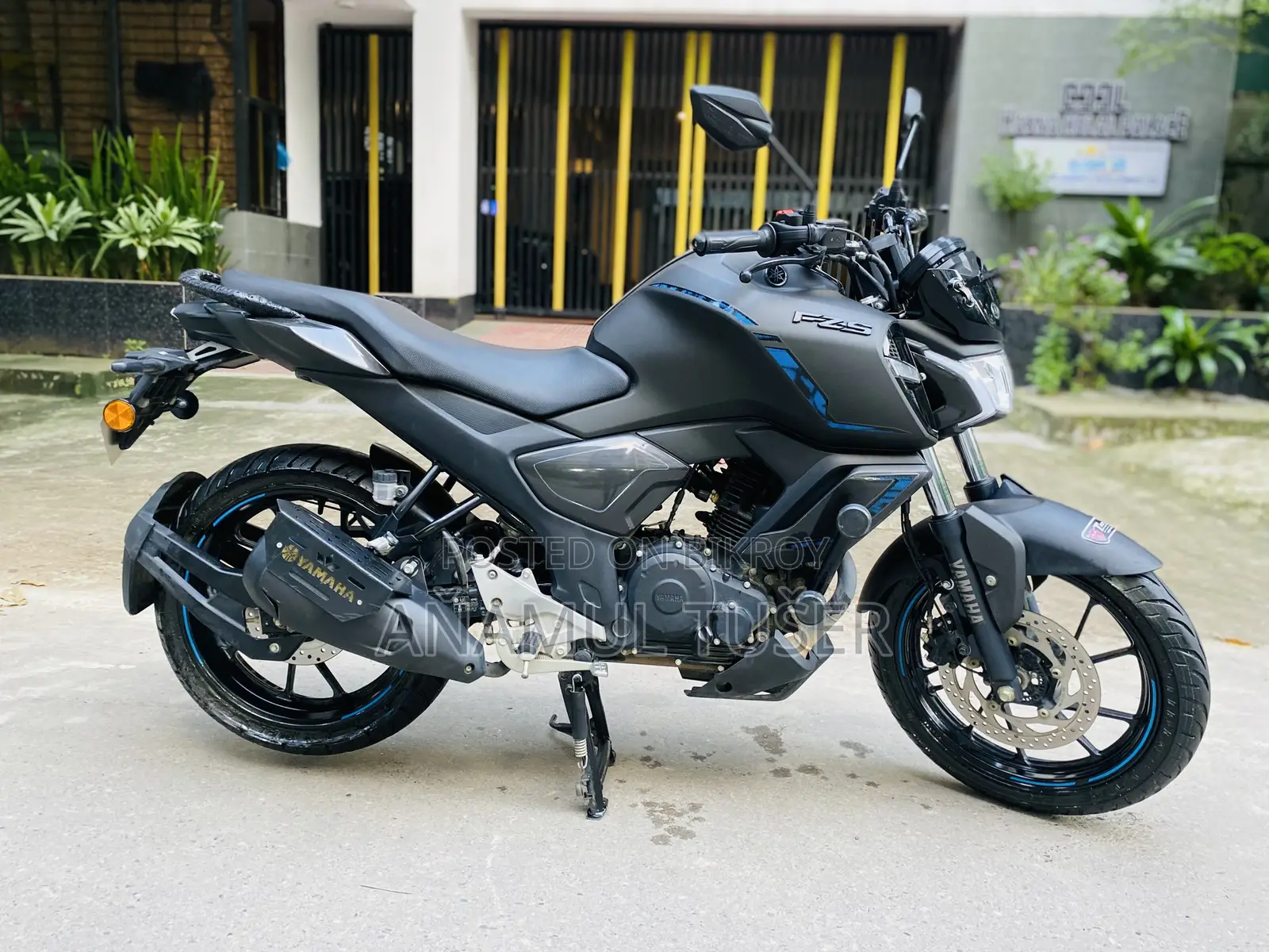 ইয়ামাহা এফজেডএস ভি৪ ২০২৬ কালো