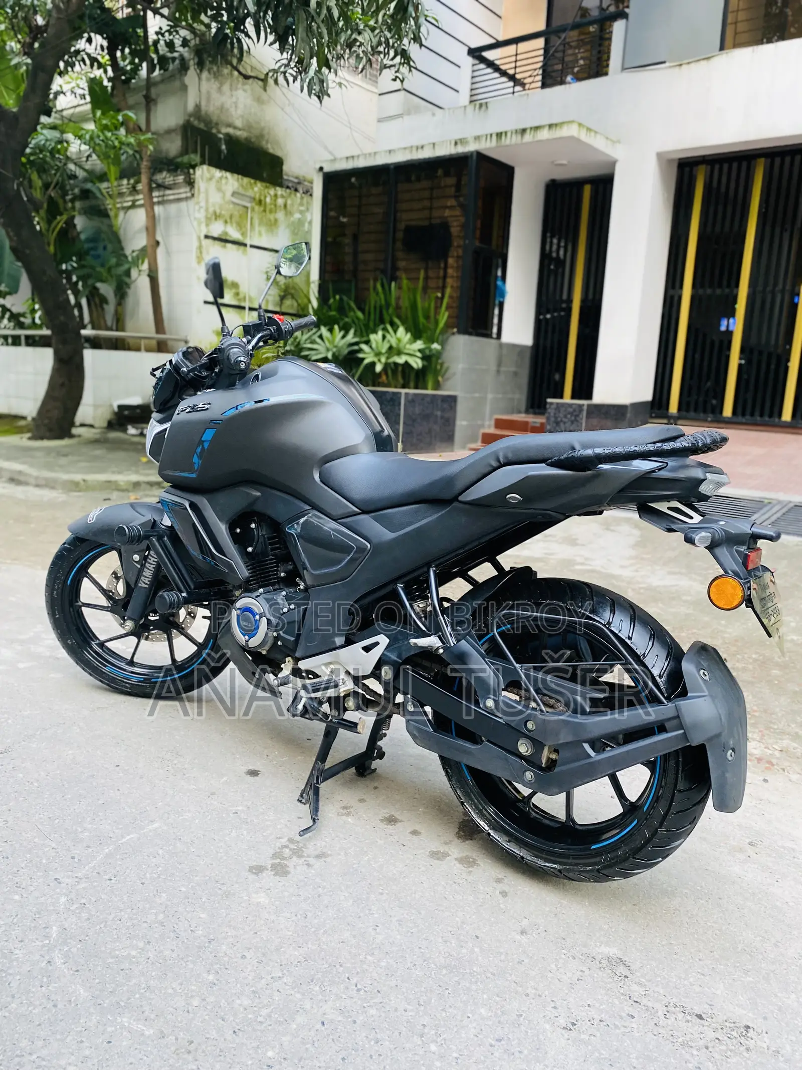 ইয়ামাহা এফজেডএস ভি৪ ২০২৬ কালো
