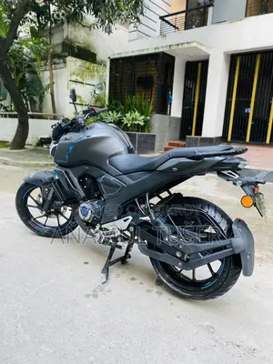 ইয়ামাহা এফজেডএস ভি৪ ২০২৬ কালো