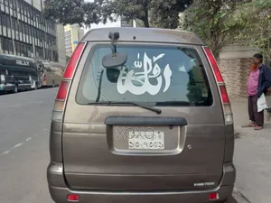 Toyota Noah 2005 Gray