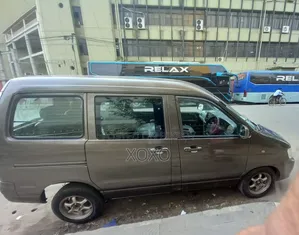 Toyota Noah 2005 Gray