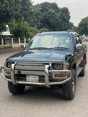 টয়োটা হিলাক্স ১৯৯৫ গ্রিন