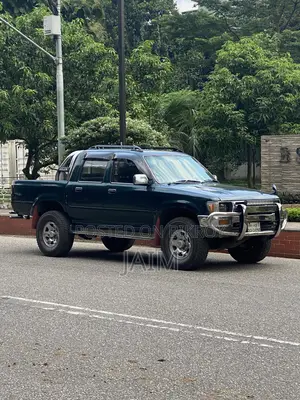 Toyota Hilux 1995 Green