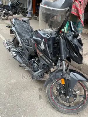 হোন্ডা এক্স-ব্লেড ১৬০ ২০২২ কালো