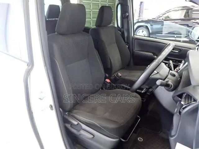 Toyota Noah 2021 Pearl