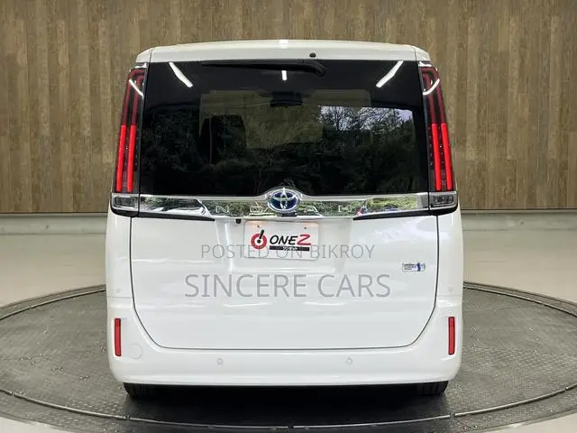 Toyota Noah 2021 Pearl