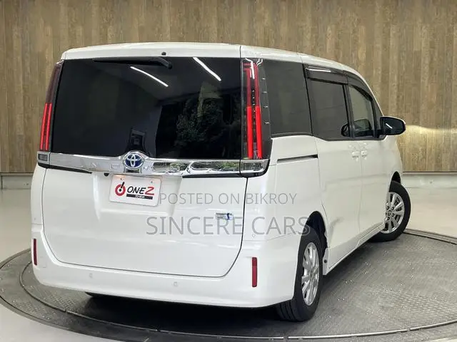 Toyota Noah 2021 Pearl
