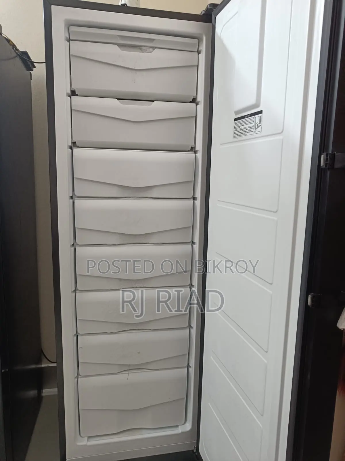 ফ্রিজ বিক্রি করবো একদমই ভালো কোনো প্রবলেম নাই