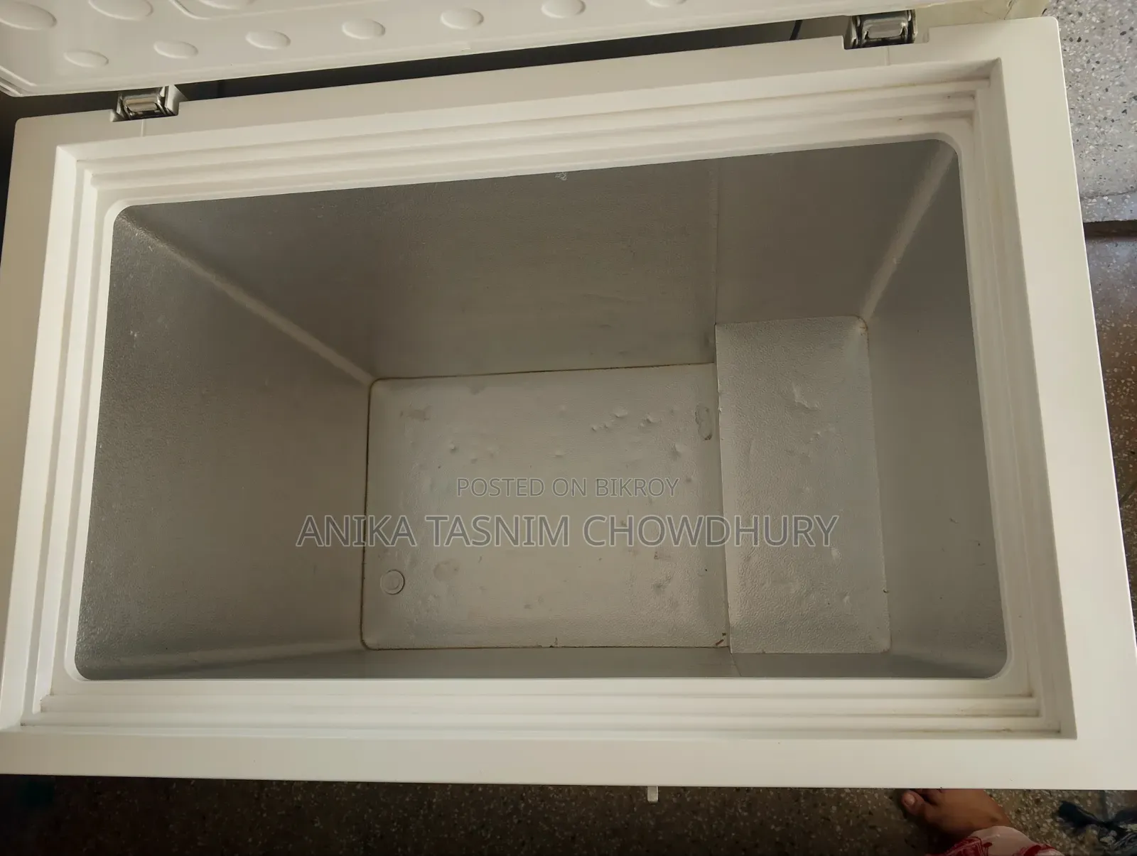 সিঙ্গার ২০০ লিটার চেস্ট ফ্রিজার (এস১০০-বিডি-২৩০-জিওয়াই) – ১০ মাস ব্যবহৃত