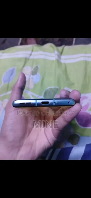 ওয়ানপ্লাস এইটি ২৫৬ জিবি ব্লু