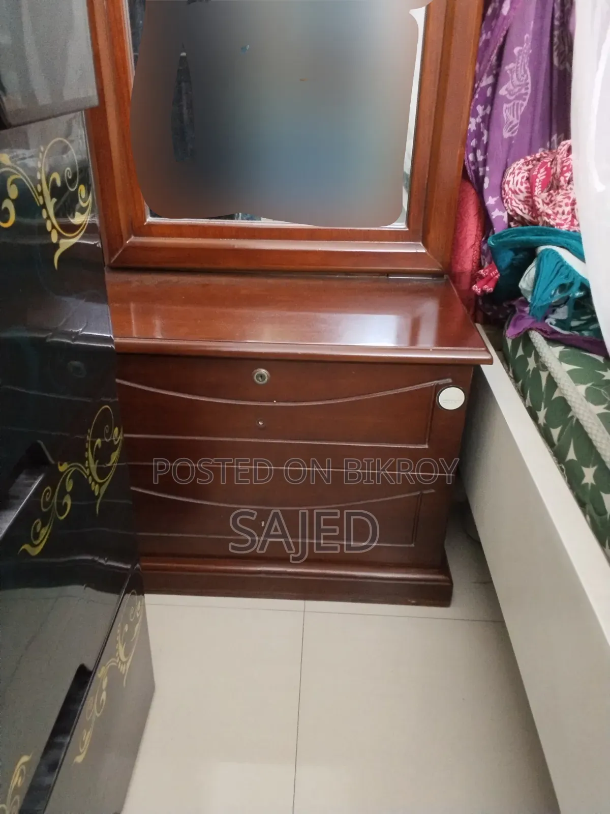 ড্রেসিং টেবিল