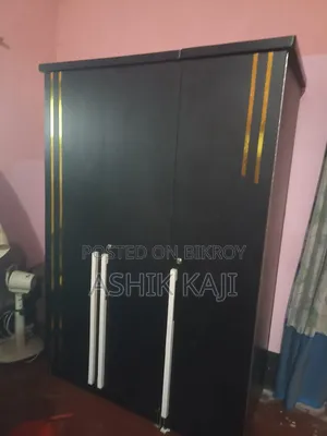 ৩ পাল্লার আলমারি