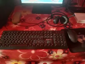 Desktop Computer Lenovo 16GB AMD Ryzen 5 HDD 256GB