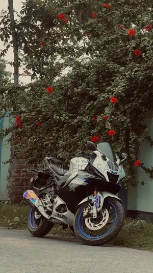 Yamaha R15M 2023 Silver