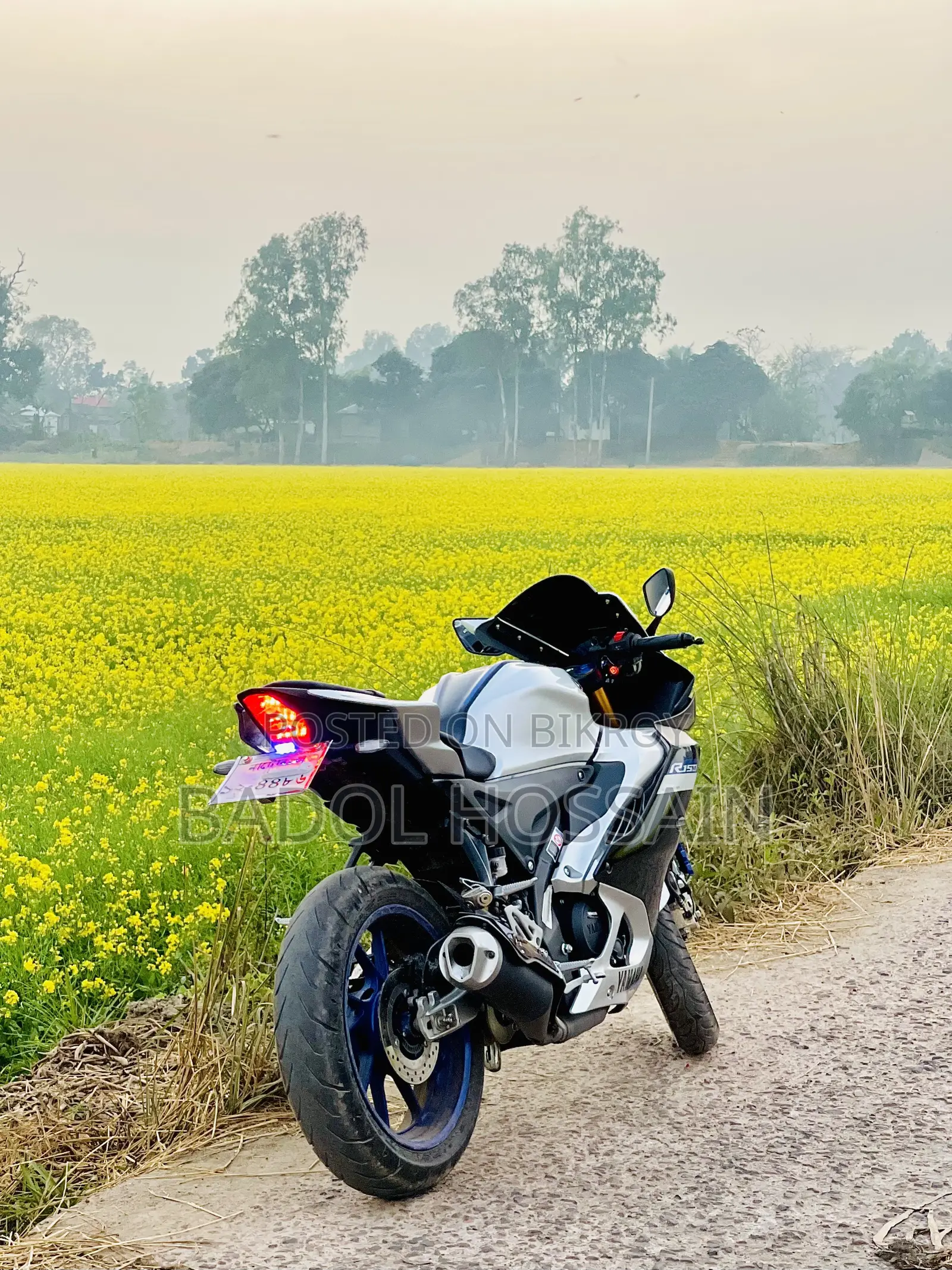 ইয়ামাহা আর১৫এম ২০২৩ সিলভার