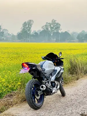 ইয়ামাহা আর১৫এম ২০২৩ সিলভার