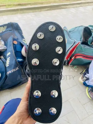 Still Spike Cricket Shoes