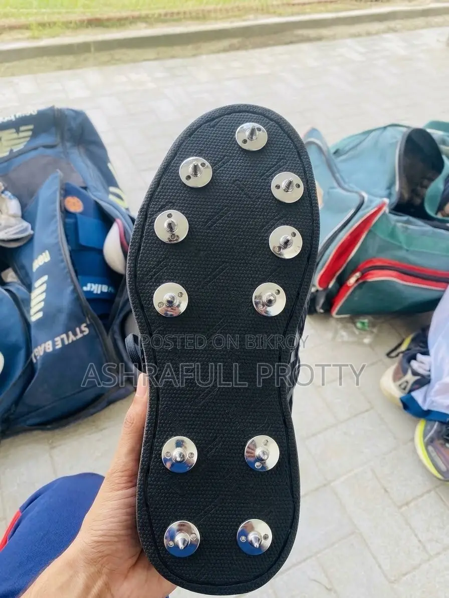 Still Spike Cricket Shoes