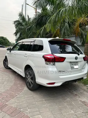টয়োটা এক্সিও ২০১৭ পার্ল