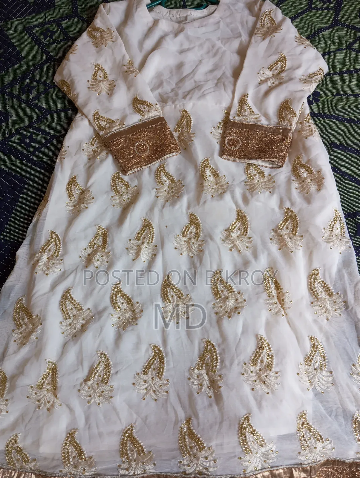 UK Dress, Saree