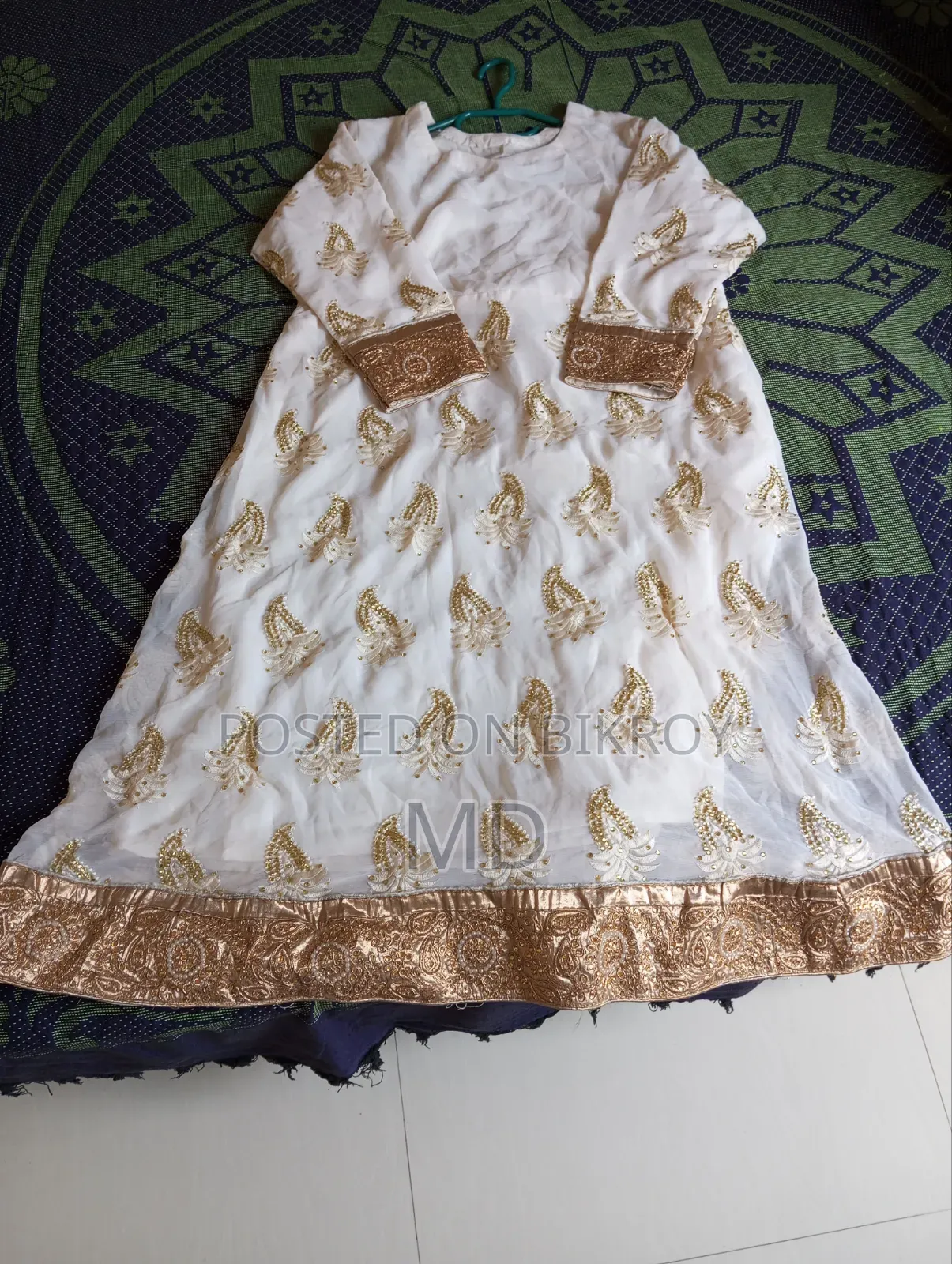 UK Dress, Saree