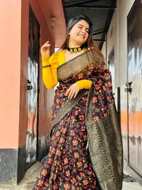 হাফ সিল্ক শাড়ি