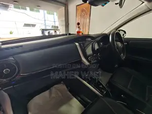 New Toyota Corolla Fielder 1.5 Hybrid FWD 2019 Silver