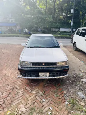 টয়োটা করোল্লা ১৯৯১ সাদা