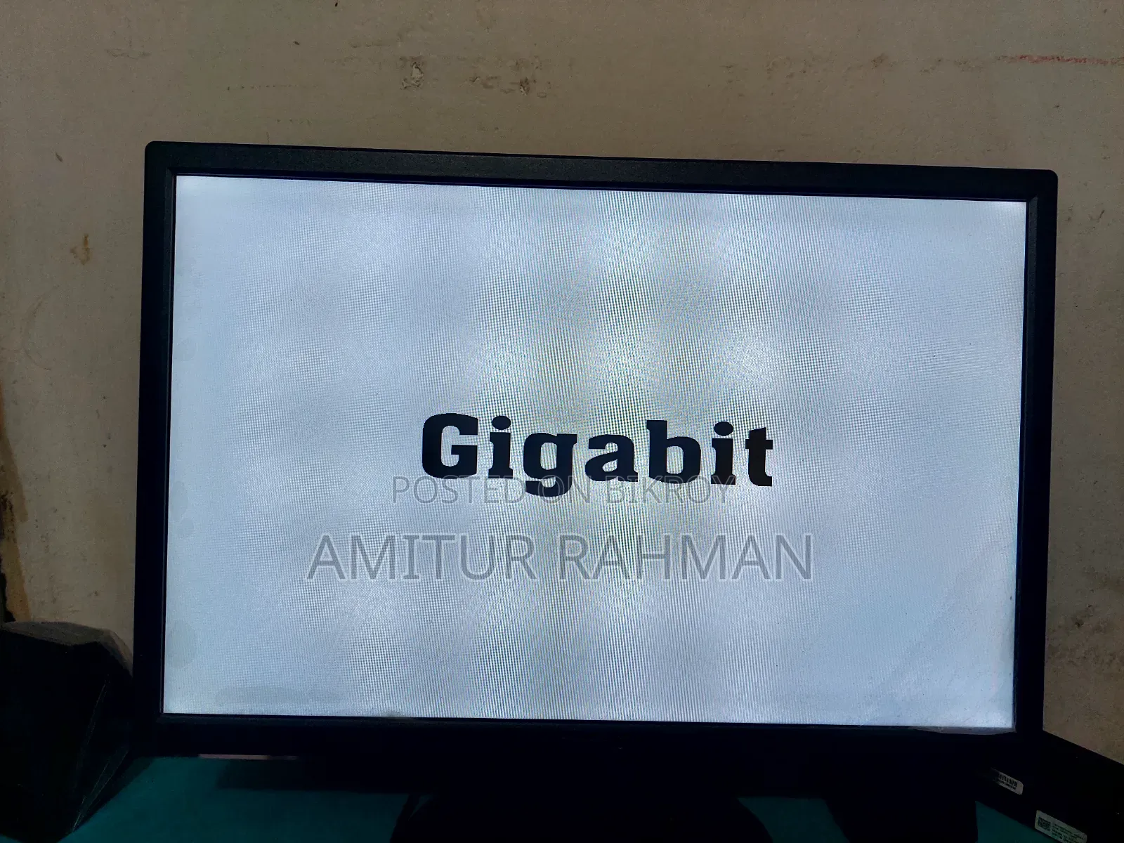 Gigabit LED Monitor 19" Full Wide