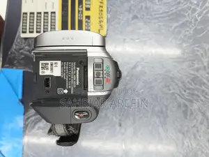 Panasonic HDC-SD20 Full HD Camcorder With Remote