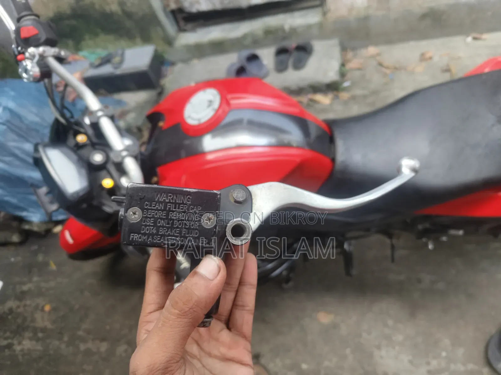 4v Master Cylinder and Hosepipe