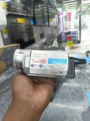 Panasonic HDC-SD20 Full HD Camcorder With Remote
