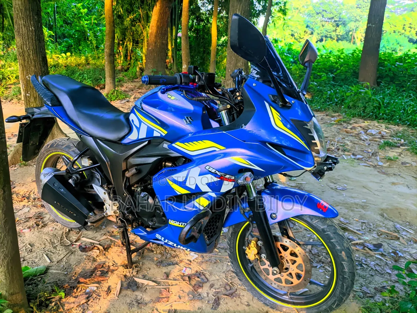 Blue Suzuki Gixxer SF 2017
