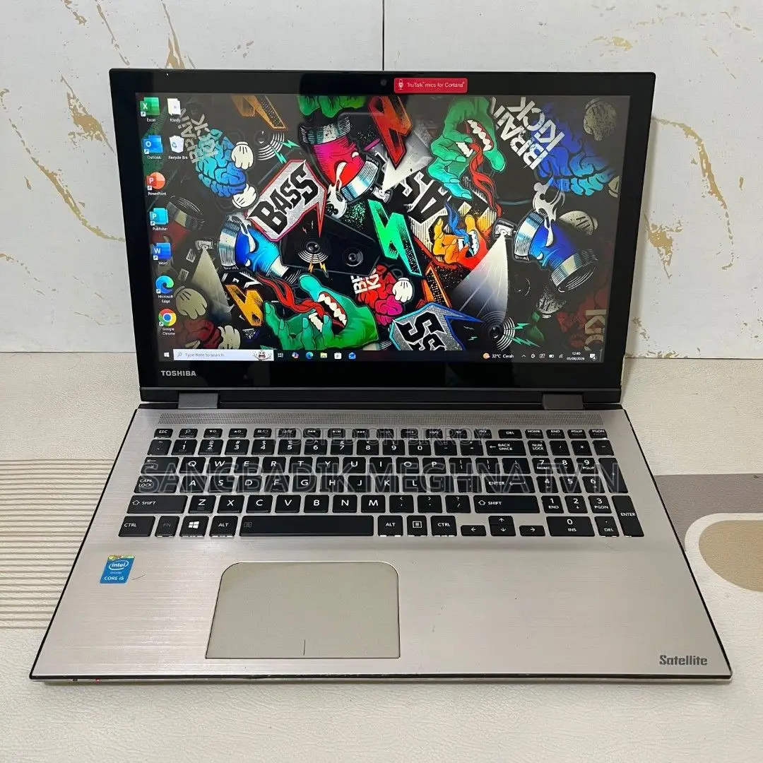 Toshiba Laptop 4GB Intel SSD 500GB